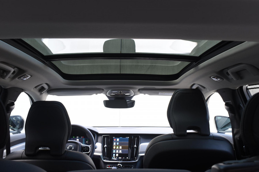 Volvo V90 T8 455PK Automaat Plug-in Hybrid AWD Ultra Dark / Navigatie / 360 Camera / Harman Kardon / Stuur & Stoelverwarming / Gelaagde Zijruiten / LM Velgen / Trekhaak