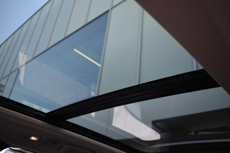 Volvo V90 T8 455PK Automaat Plug-in Hybrid AWD Ultra Dark / Navigatie / 360 Camera / Harman Kardon / Stuur & Stoelverwarming / Gelaagde Zijruiten / LM Velgen / Trekhaak