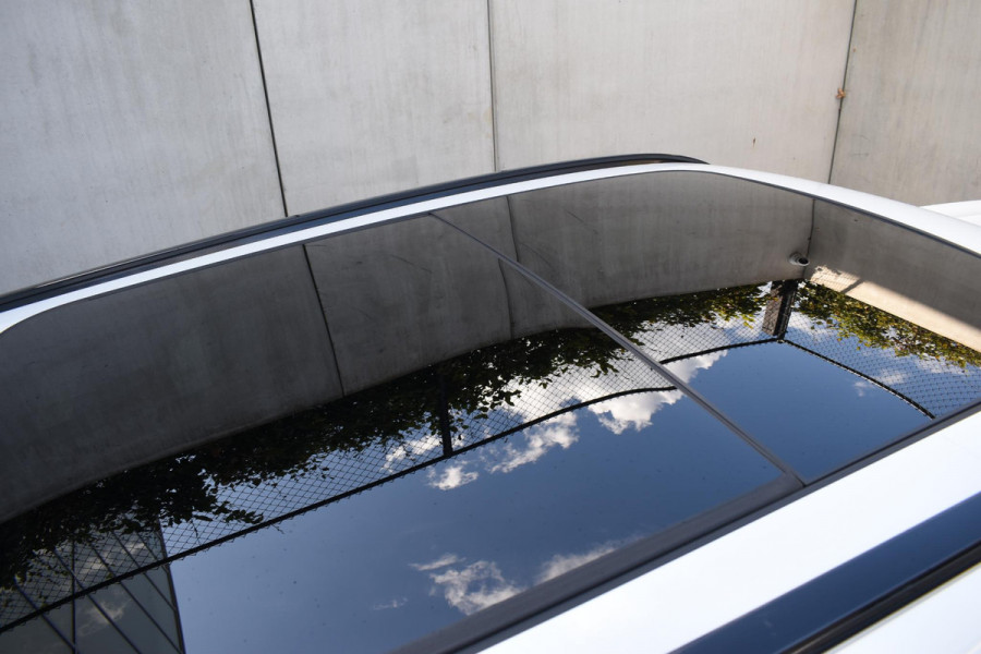 Volvo V90 T8 455PK Automaat Plug-in Hybrid AWD Ultra Dark / Navigatie / 360 Camera / Harman Kardon / Stuur & Stoelverwarming / Gelaagde Zijruiten / LM Velgen / Trekhaak