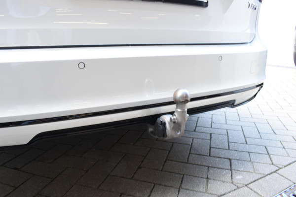 Volvo V90 T8 455PK Automaat Plug-in Hybrid AWD Ultra Dark / Navigatie / 360 Camera / Harman Kardon / Stuur & Stoelverwarming / Gelaagde Zijruiten / LM Velgen / Trekhaak