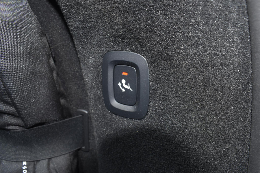 Volvo V90 T8 455PK Automaat Plug-in Hybrid AWD Ultra Dark / Navigatie / 360 Camera / Harman Kardon / Stuur & Stoelverwarming / Gelaagde Zijruiten / LM Velgen / Trekhaak