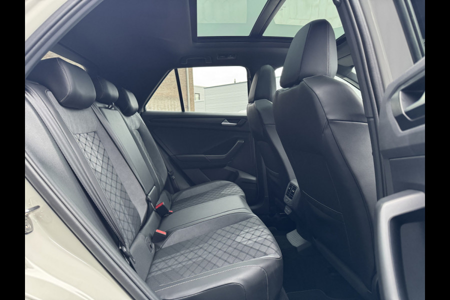 Volkswagen T-Roc 1.5 TSI R-Line Business | Trekhaak afnb. | Panodak | Keyless | Side Assist | Elk. A-klep | IQ Light | Prijs Rijklaar!!