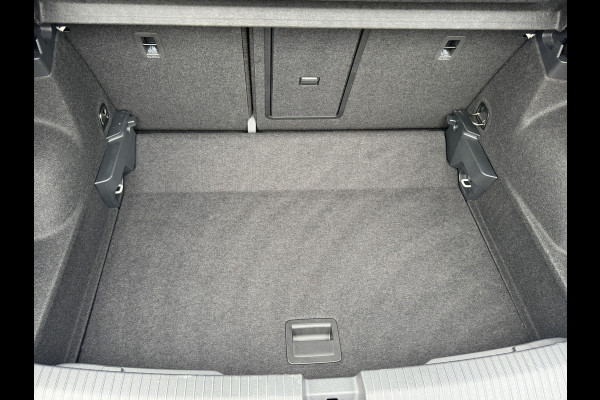 Volkswagen T-Roc 1.5 TSI R-Line Business | Trekhaak afnb. | Panodak | Keyless | Side Assist | Elk. A-klep | IQ Light | Prijs Rijklaar!!