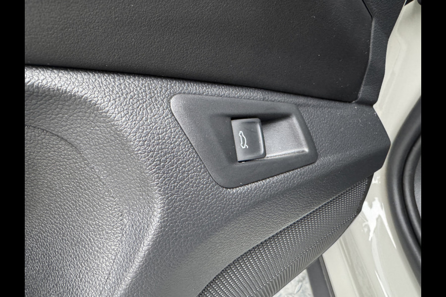 Volkswagen T-Roc 1.5 TSI R-Line Business | Trekhaak afnb. | Panodak | Keyless | Side Assist | Elk. A-klep | IQ Light | Prijs Rijklaar!!