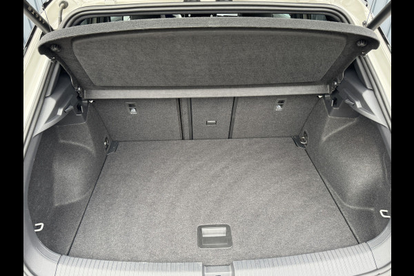 Volkswagen T-Roc 1.5 TSI R-Line Business | Trekhaak afnb. | Panodak | Keyless | Side Assist | Elk. A-klep | IQ Light | Prijs Rijklaar!!
