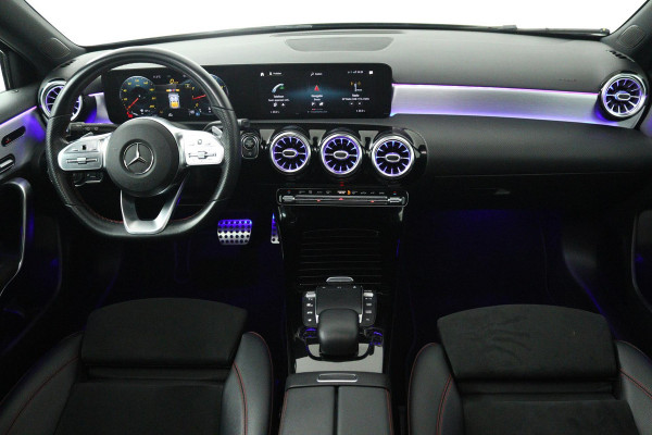 Mercedes-Benz A-Klasse 180 Business Solution AMG (PANORAMADAK, STOELVERWARMING, ELEKTRISCHE STOELEN-, SFEERVERLICHTING, NL-AUTO)