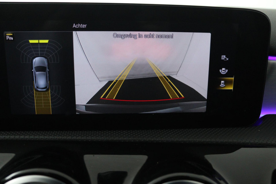 Mercedes-Benz A-Klasse 180 Business Solution AMG (PANORAMADAK, STOELVERWARMING, ELEKTRISCHE STOELEN-, SFEERVERLICHTING, NL-AUTO)
