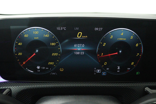 Mercedes-Benz A-Klasse 180 Business Solution AMG (PANORAMADAK, STOELVERWARMING, ELEKTRISCHE STOELEN-, SFEERVERLICHTING, NL-AUTO)