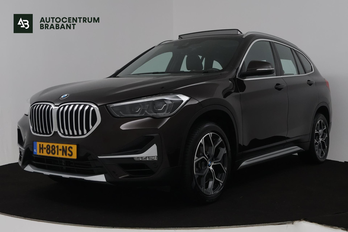 BMW X1 SDrive20i VDL Nedcar Edition (PANORAMADAK, ACHTERUITRIJCAMERA, STOELVERWARMING, DEALER ONDERHOUDEN)