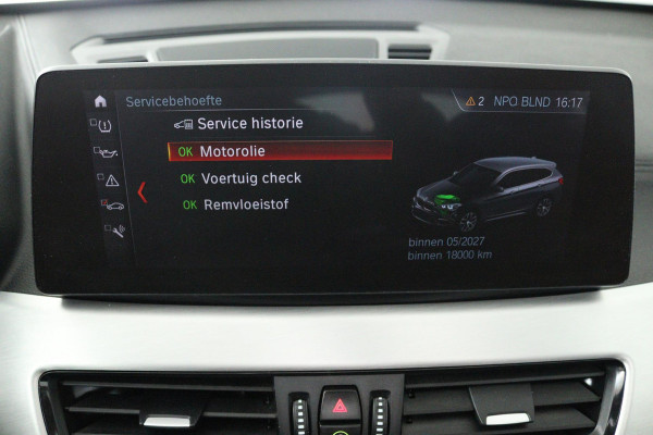 BMW X1 SDrive20i VDL Nedcar Edition (PANORAMADAK, ACHTERUITRIJCAMERA, STOELVERWARMING, DEALER ONDERHOUDEN)