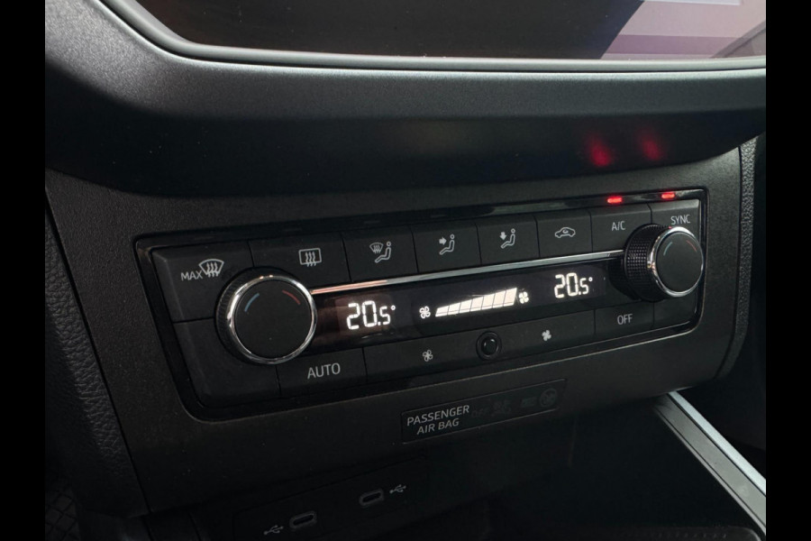 Seat Arona 1.0 TSI Style Business Intense CAMERA / NAVIGATIE / ADAPT. CRUISE / 4-SEIZ BANDEN / HOGE INSTAP /PDC RONDOM / BLINDSPOT