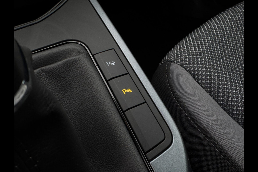 Seat Arona 1.0 TSI Style Business Intense CAMERA / NAVIGATIE / ADAPT. CRUISE / 4-SEIZ BANDEN / HOGE INSTAP /PDC RONDOM / BLINDSPOT