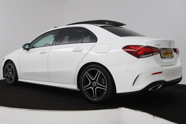Mercedes-Benz A-Klasse 180 Business Solution AMG (PANORAMADAK, STOELVERWARMING, ACHTERUITRIJCAMERA, PARKEERSENSOREN)