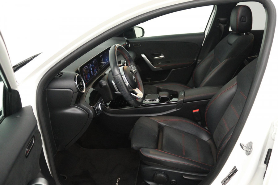 Mercedes-Benz A-Klasse 180 Business Solution AMG (PANORAMADAK, STOELVERWARMING, ACHTERUITRIJCAMERA, PARKEERSENSOREN)