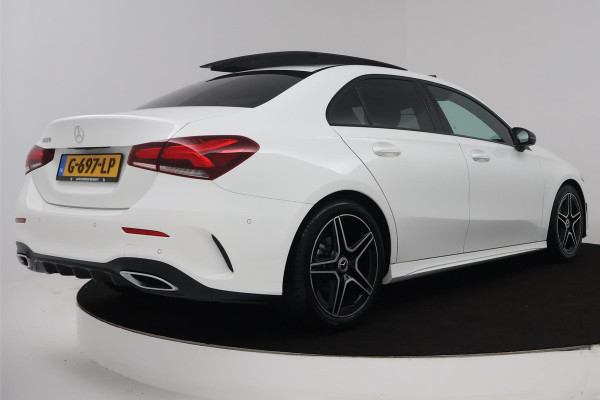 Mercedes-Benz A-Klasse 180 Business Solution AMG (PANORAMADAK, STOELVERWARMING, ACHTERUITRIJCAMERA, PARKEERSENSOREN)