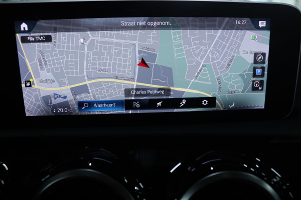 Mercedes-Benz A-Klasse 180 Business Solution AMG (PANORAMADAK, STOELVERWARMING, ACHTERUITRIJCAMERA, PARKEERSENSOREN)