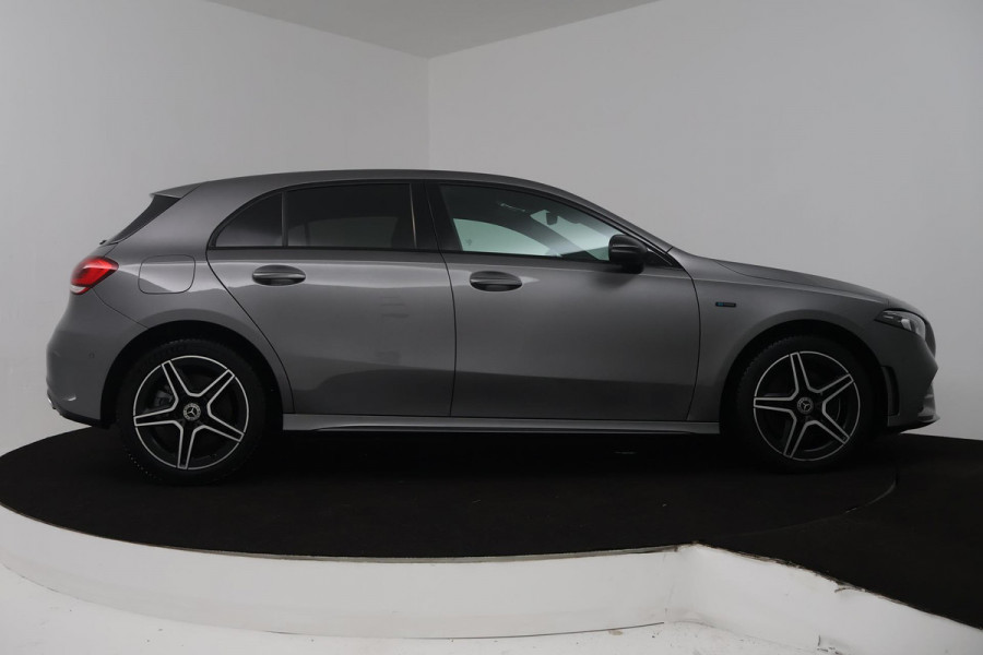 Mercedes-Benz A-Klasse 250 e Business Solution AMG Limited (SFEERVERLICHTING, STOELVERWARMING, ACHTERUITRIJCAMERA, SENSOREN)