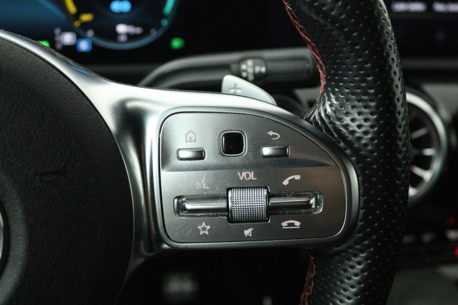 Mercedes-Benz A-Klasse 250 e Business Solution AMG Limited (SFEERVERLICHTING, STOELVERWARMING, ACHTERUITRIJCAMERA, SENSOREN)