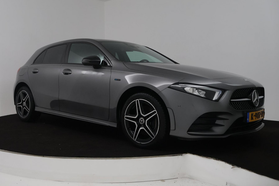 Mercedes-Benz A-Klasse 250 e Business Solution AMG Limited (SFEERVERLICHTING, STOELVERWARMING, ACHTERUITRIJCAMERA, SENSOREN)