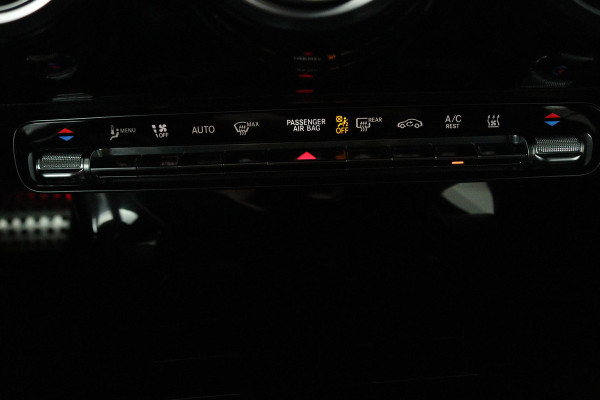 Mercedes-Benz A-Klasse 250 e Business Solution AMG Limited (SFEERVERLICHTING, STOELVERWARMING, ACHTERUITRIJCAMERA, SENSOREN)