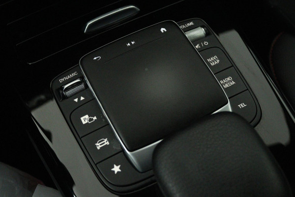Mercedes-Benz A-Klasse 250 e Business Solution AMG Limited (SFEERVERLICHTING, STOELVERWARMING, ACHTERUITRIJCAMERA, SENSOREN)