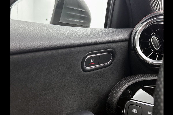 Mercedes-Benz A-Klasse 180 Premium AMG-Line(Dealer OnderH, Panorama, Lane Assist, StoelV, Carplay, Navi, Climate Con, Etc)