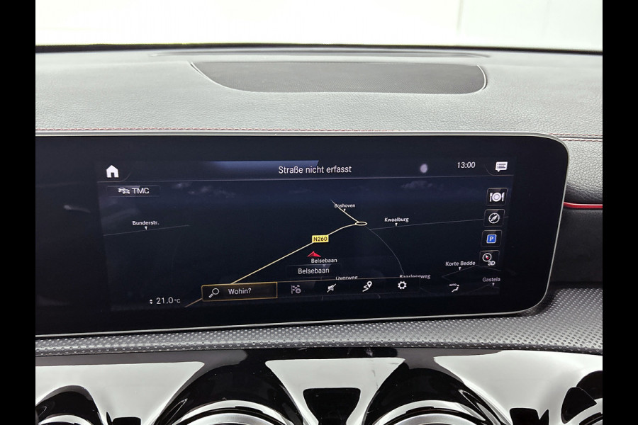 Mercedes-Benz A-Klasse 180 Premium AMG-Line(Dealer OnderH, Panorama, Lane Assist, StoelV, Carplay, Navi, Climate Con, Etc)
