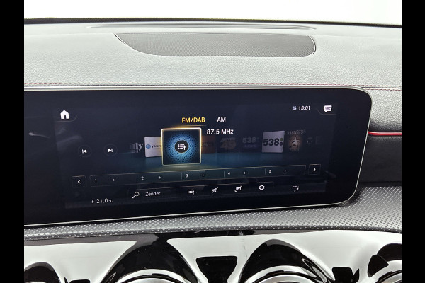 Mercedes-Benz A-Klasse 180 Premium AMG-Line(Dealer OnderH, Panorama, Lane Assist, StoelV, Carplay, Navi, Climate Con, Etc)