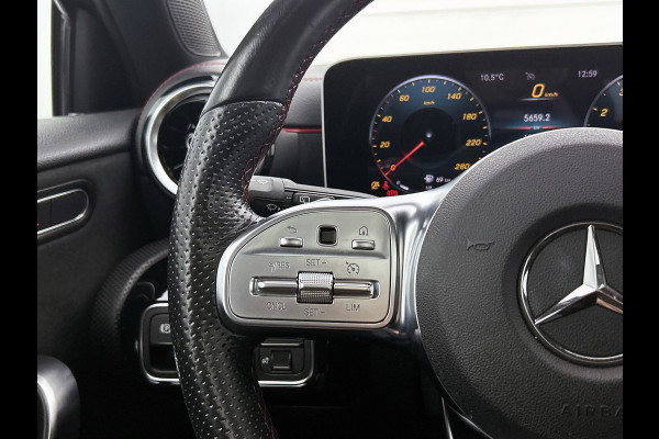 Mercedes-Benz A-Klasse 180 Premium AMG-Line(Dealer OnderH, Panorama, Lane Assist, StoelV, Carplay, Navi, Climate Con, Etc)