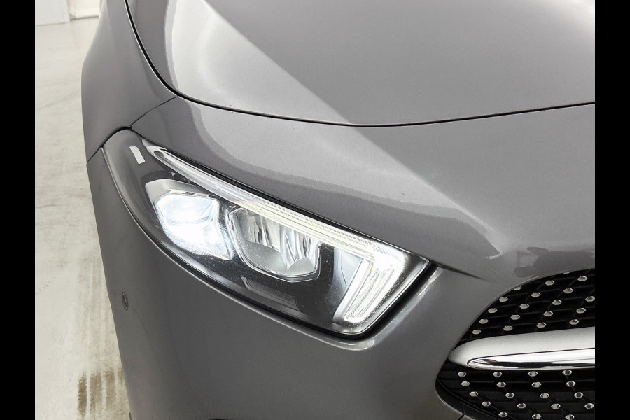 Mercedes-Benz A-Klasse 180 Premium AMG-Line(Dealer OnderH, Panorama, Lane Assist, StoelV, Carplay, Navi, Climate Con, Etc)