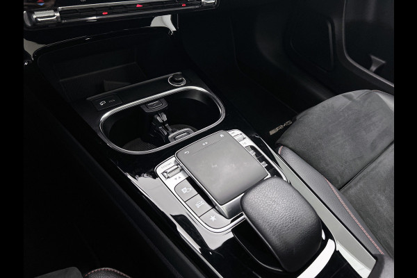 Mercedes-Benz A-Klasse 180 Premium AMG-Line(Dealer OnderH, Panorama, Lane Assist, StoelV, Carplay, Navi, Climate Con, Etc)