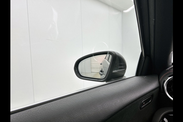 Mercedes-Benz A-Klasse 180 Premium AMG-Line(Dealer OnderH, Panorama, Lane Assist, StoelV, Carplay, Navi, Climate Con, Etc)