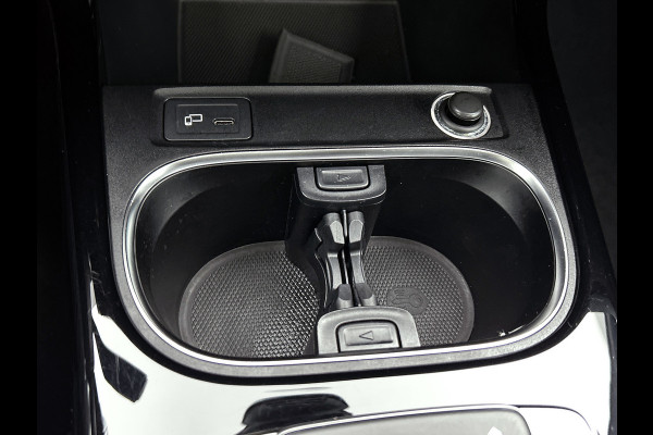 Mercedes-Benz A-Klasse 180 Premium AMG-Line(Dealer OnderH, Panorama, Lane Assist, StoelV, Carplay, Navi, Climate Con, Etc)
