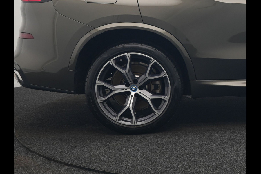 BMW X5 xDrive50e M Sport Plug In Hybrid 490pk Dealer O.H. PHEV | Panodak | Luchtvering | Harman & Kardon | Laser | Adaptive Cruise Comfortstoelen | Memory | Stoelventilatie | Head Up | Adaptive Cruise | 360 Camera | Apple Carplay