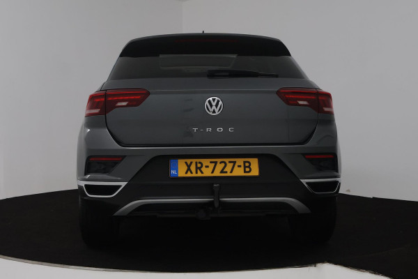 Volkswagen T-Roc 1.5 TSI Sport (PANORAMADAK, TREKHAAK, DIGITALE COCKPIT, CRUISE ADAPTIEF, ACHTERUITRIJCAMERA, SENSOREN)