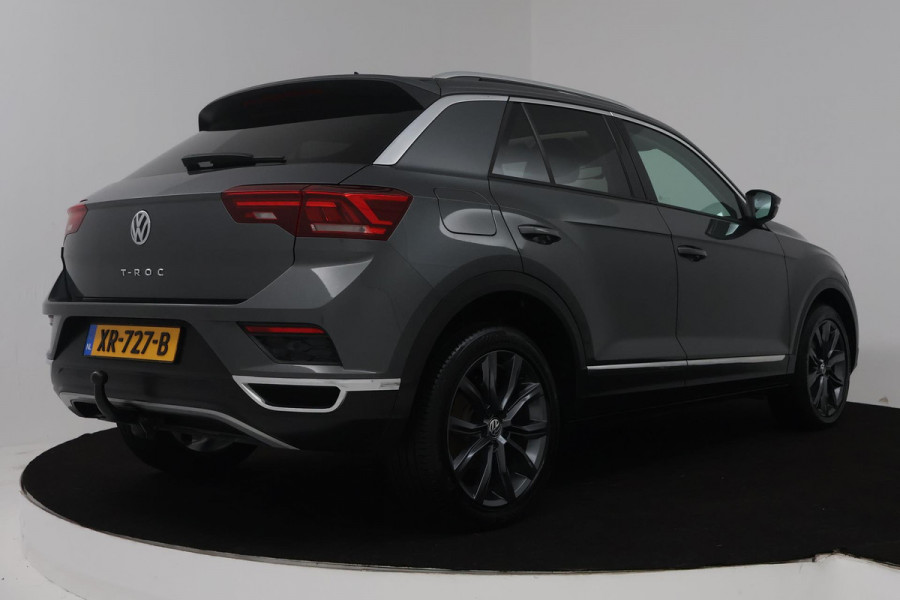 Volkswagen T-Roc 1.5 TSI Sport (PANORAMADAK, TREKHAAK, DIGITALE COCKPIT, CRUISE ADAPTIEF, ACHTERUITRIJCAMERA, SENSOREN)