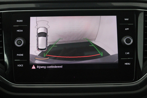 Volkswagen T-Roc 1.5 TSI Sport (PANORAMADAK, TREKHAAK, DIGITALE COCKPIT, CRUISE ADAPTIEF, ACHTERUITRIJCAMERA, SENSOREN)