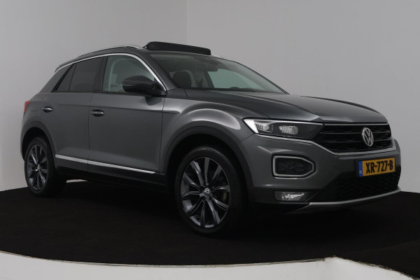 Volkswagen T-Roc 1.5 TSI Sport (PANORAMADAK, TREKHAAK, DIGITALE COCKPIT, CRUISE ADAPTIEF, ACHTERUITRIJCAMERA, SENSOREN)