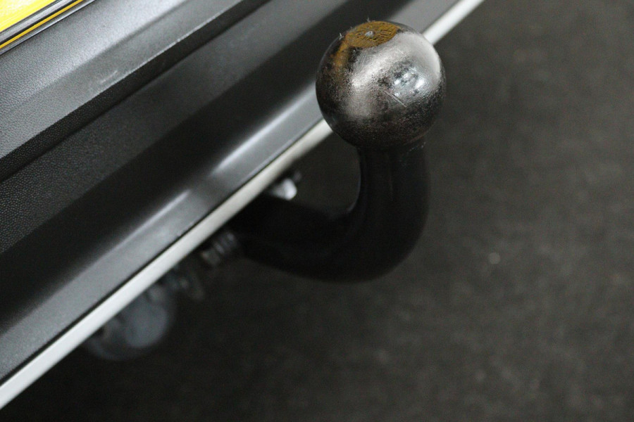 Volkswagen T-Roc 1.5 TSI Sport (PANORAMADAK, TREKHAAK, DIGITALE COCKPIT, CRUISE ADAPTIEF, ACHTERUITRIJCAMERA, SENSOREN)