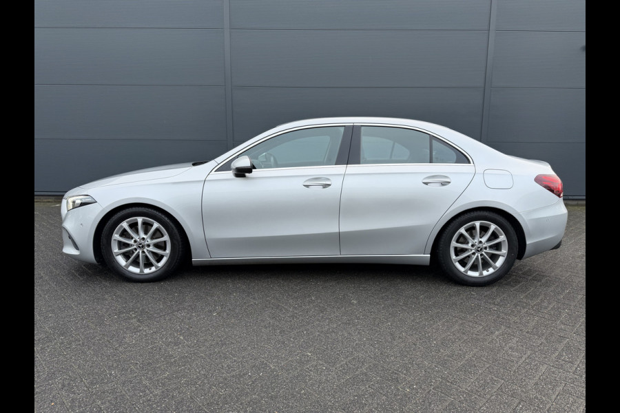 Mercedes-Benz A-Klasse 220 Advantage (Automatische Airco - Navigatie - LED - Stoelverwarming - Camera - Parkeersensoren V+A)