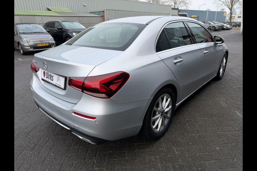 Mercedes-Benz A-Klasse 220 Advantage (Automatische Airco - Navigatie - LED - Stoelverwarming - Camera - Parkeersensoren V+A)