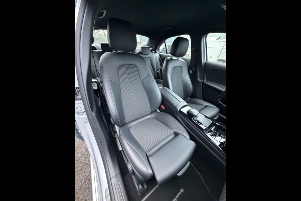 Mercedes-Benz A-Klasse 220 Advantage (Automatische Airco - Navigatie - LED - Stoelverwarming - Camera - Parkeersensoren V+A)