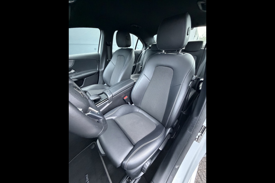 Mercedes-Benz A-Klasse 220 Advantage (Automatische Airco - Navigatie - LED - Stoelverwarming - Camera - Parkeersensoren V+A)