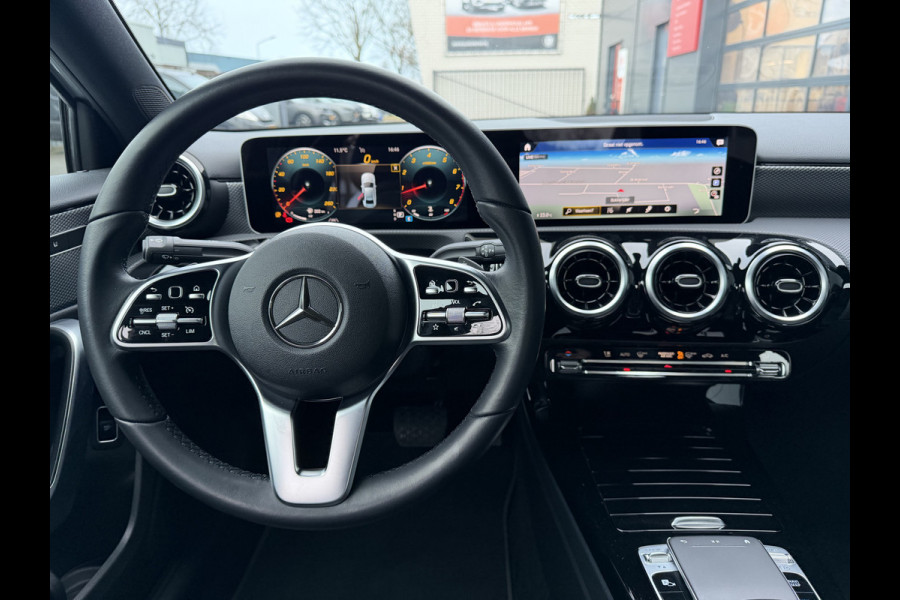 Mercedes-Benz A-Klasse 220 Advantage (Automatische Airco - Navigatie - LED - Stoelverwarming - Camera - Parkeersensoren V+A)