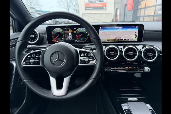 Mercedes-Benz A-Klasse 220 Advantage (Automatische Airco - Navigatie - LED - Stoelverwarming - Camera - Parkeersensoren V+A)