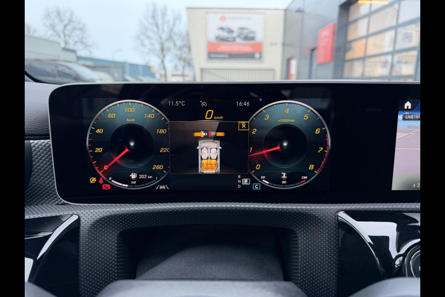 Mercedes-Benz A-Klasse 220 Advantage (Automatische Airco - Navigatie - LED - Stoelverwarming - Camera - Parkeersensoren V+A)