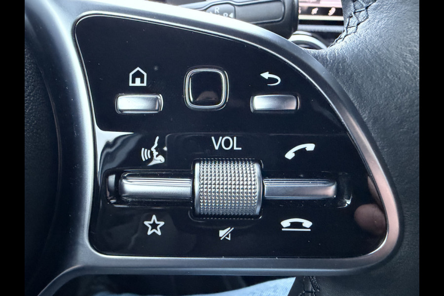 Mercedes-Benz A-Klasse 220 Advantage (Automatische Airco - Navigatie - LED - Stoelverwarming - Camera - Parkeersensoren V+A)