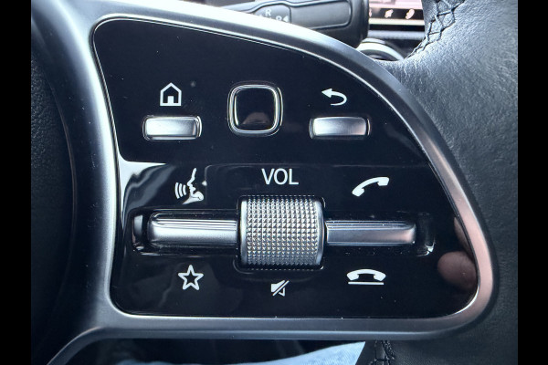 Mercedes-Benz A-Klasse 220 Advantage (Automatische Airco - Navigatie - LED - Stoelverwarming - Camera - Parkeersensoren V+A)
