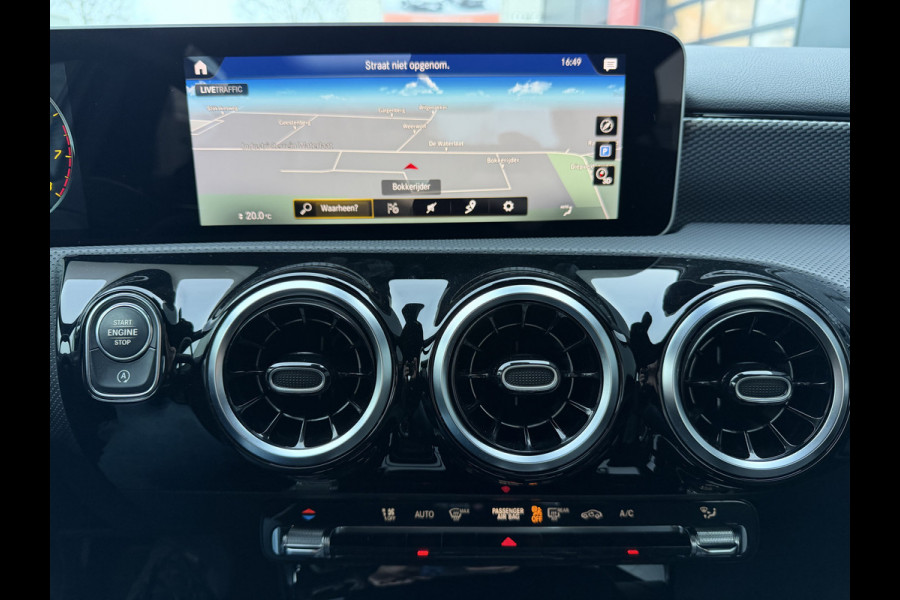 Mercedes-Benz A-Klasse 220 Advantage (Automatische Airco - Navigatie - LED - Stoelverwarming - Camera - Parkeersensoren V+A)