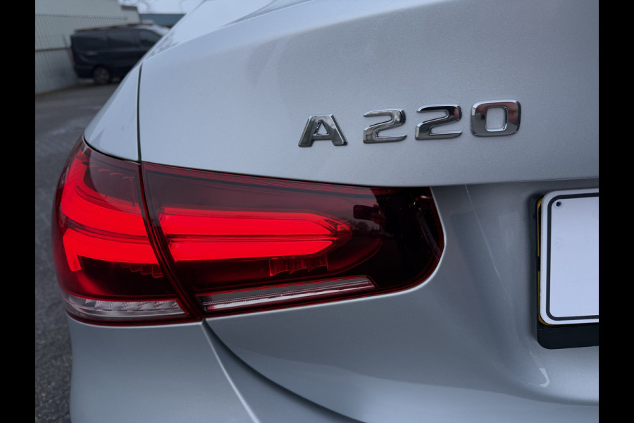 Mercedes-Benz A-Klasse 220 Advantage (Automatische Airco - Navigatie - LED - Stoelverwarming - Camera - Parkeersensoren V+A)